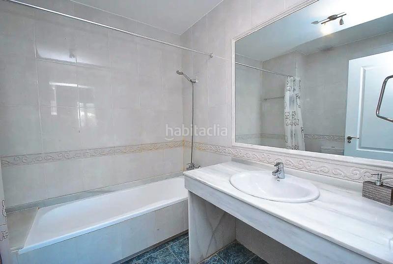 Foto 2512f168-923e-4af8-bbe2-c7a222ebc318. Casa adossada a avenida de los alisos 12 a Cabopino - Artola Marbella