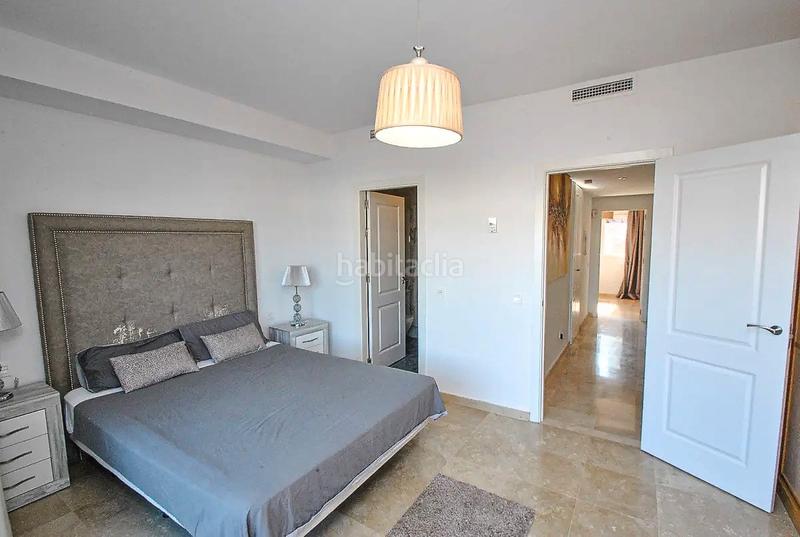 Foto ba291d84-7638-4bf0-bba5-7b2f1ec6fd99. Reihenhaus in avenida de los alisos 12 in Cabopino - Artola Marbella