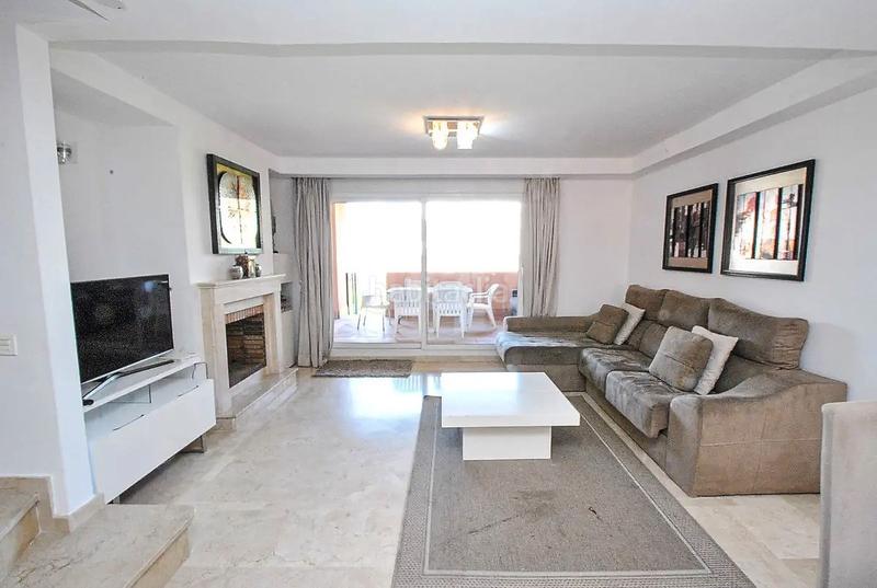 Foto c3b6fd48-4b78-440f-bb66-6b026a2a876c. Reihenhaus in avenida de los alisos 12 in Cabopino - Artola Marbella