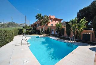 Semi detached house in Avenida de los alisos 12
