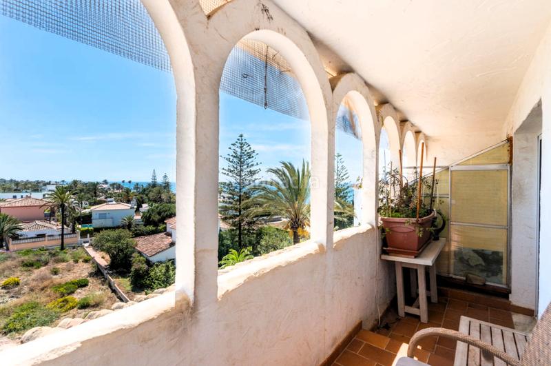 Foto f25eece0-e65e-4701-9ce9-2fd6cb349b8f. Zweistöckige wohnung in urbanización Marbesa 102 in Marbella