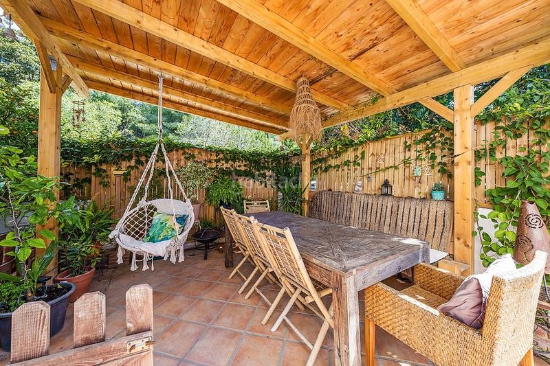 Foto 90aa450a-5eb5-49ce-bbd4-fdd5a35b79ab. Casa aparellada a calle calomela 55 a Nagüeles Alto Marbella
