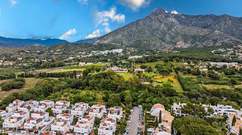 Foto 97657a3c-a585-4209-9509-94577f7b6528. Casa pareada en calle calomela 55 en Nagüeles Alto Marbella