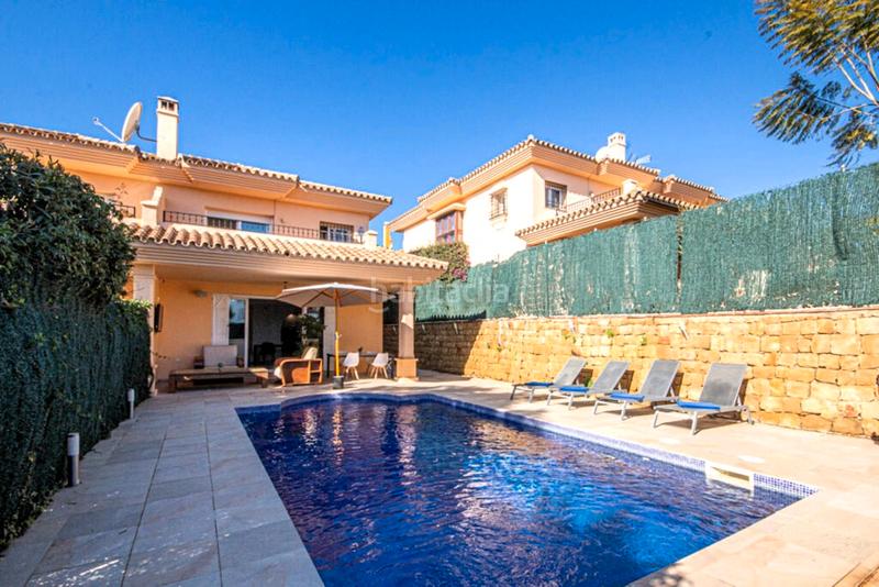 Foto 1a15ea32-9bb1-4771-95e1-c054b591e0b5. Casa bifamiliare in calle esmeralda 70 in Riviera del Sol Mijas