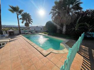 Chalet  Calle anís de la sierrezuela 3. Amplia villa orientada al suroeste en una zona tranquila de la s