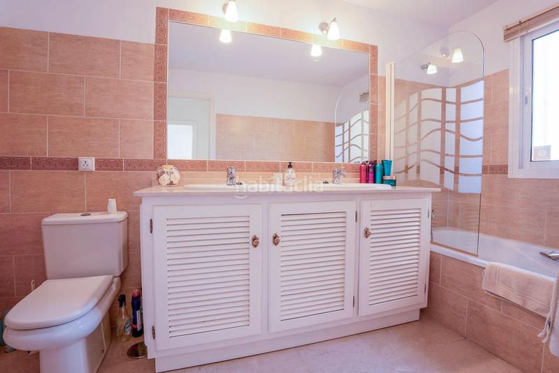 Foto bf0a59f4-aeee-41ff-a174-7ff4837b1f95. Maison jumelée dans calle miguel angel jimenez de riviera 7b dans Mijas