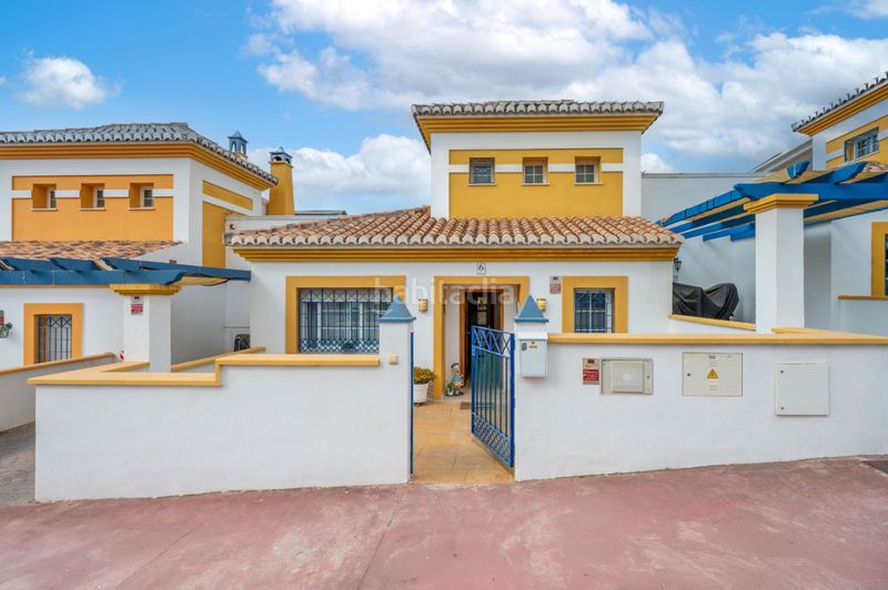 Foto 0ba6e33f-382d-4242-ad87-9aaa3c988a81. Casa adosada en calle jaén 7 en Calahonda Mijas