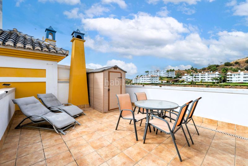 Foto c958d8f7-335e-4aa0-a9a2-c6e52525b635. Casa adosada en calle jaén 7 en Calahonda Mijas