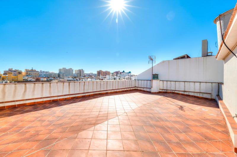 Foto 3358f3ec-ab54-4f2c-a3f3-76212614b6a9. Appartement in calle san rafael 3 in Puerto Deportivo Fuengirola