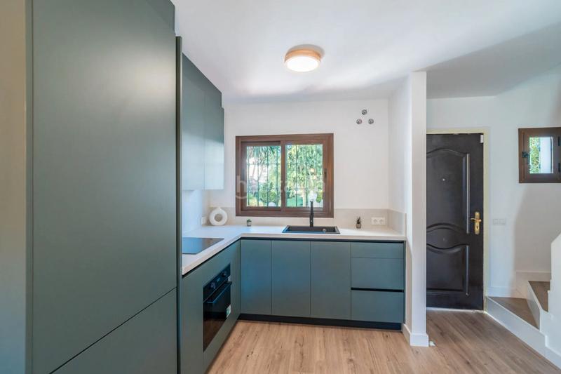 Foto 19b84b1e-1afb-4a3d-a060-af707e9ae330. Casa adosada en urbanización pueblo la campana 7 en Mijas