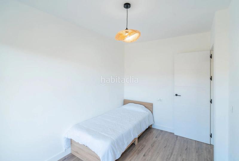 Foto 3f1c34a2-83cf-4ae0-80c2-83bf8ec8346c. Casa adossada a urbanización pueblo la campana 7 a Mijas