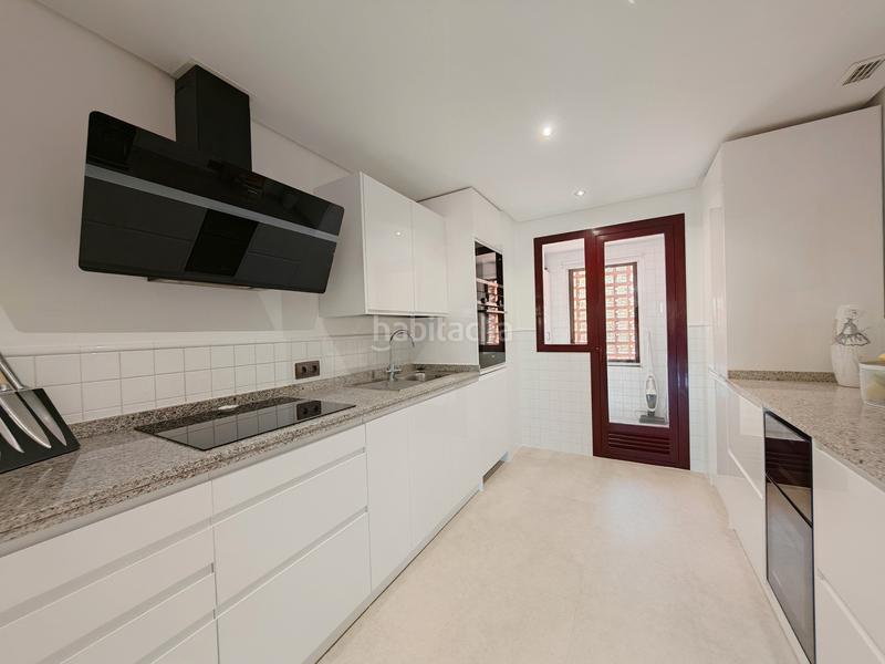 Foto 447ce6f5-9a8e-40a7-91d4-07cc65c6838c. Duplex con camino parcheggio piscina in Ojén