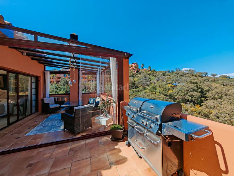 Foto b89bf203-da8f-42e7-aafe-5269c5982ccd. Duplex con camino parcheggio piscina in Ojén