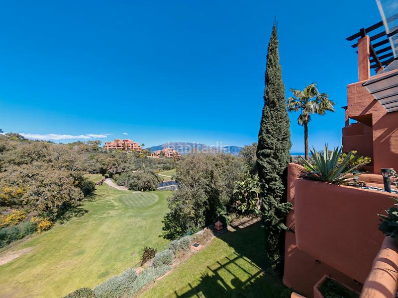 Foto c9f1a3ad-cd93-44d0-a371-2538c6c82921. Duplex con camino parcheggio piscina in Ojén