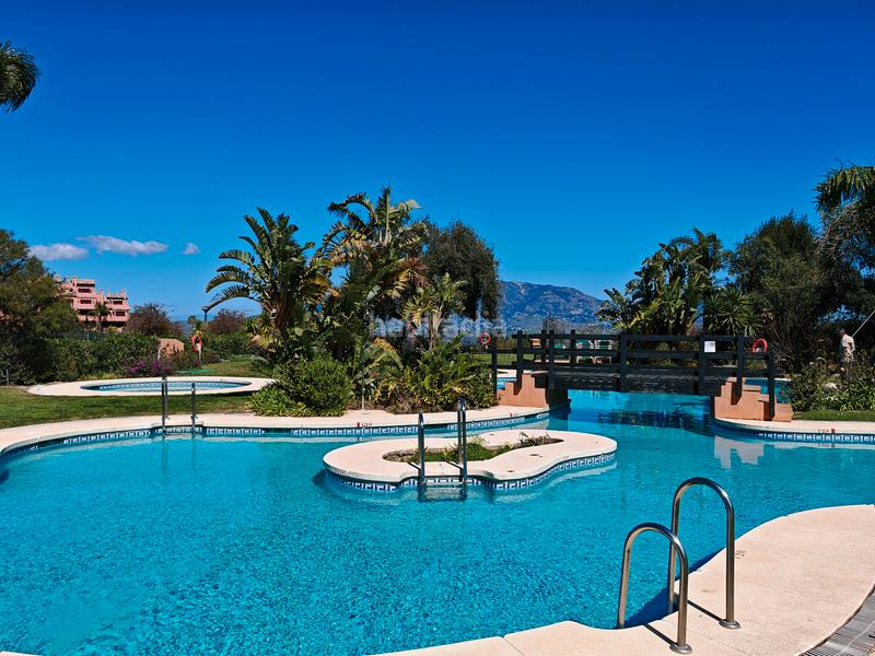 Foto e506c4f2-0f47-4701-9e72-569d6f8b40a5. Duplex con camino parcheggio piscina in Ojén