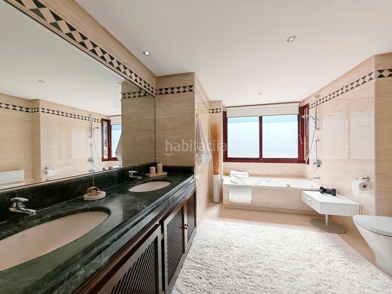 Foto e8eab781-f33d-411b-9637-961c6e7b64fe. Duplex con camino parcheggio piscina in Ojén