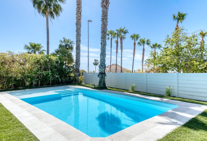 Foto d7a00800-589d-4b37-9075-59102083d745. Casa aparellada a calle d-9z 31 a Santa Clara Marbella
