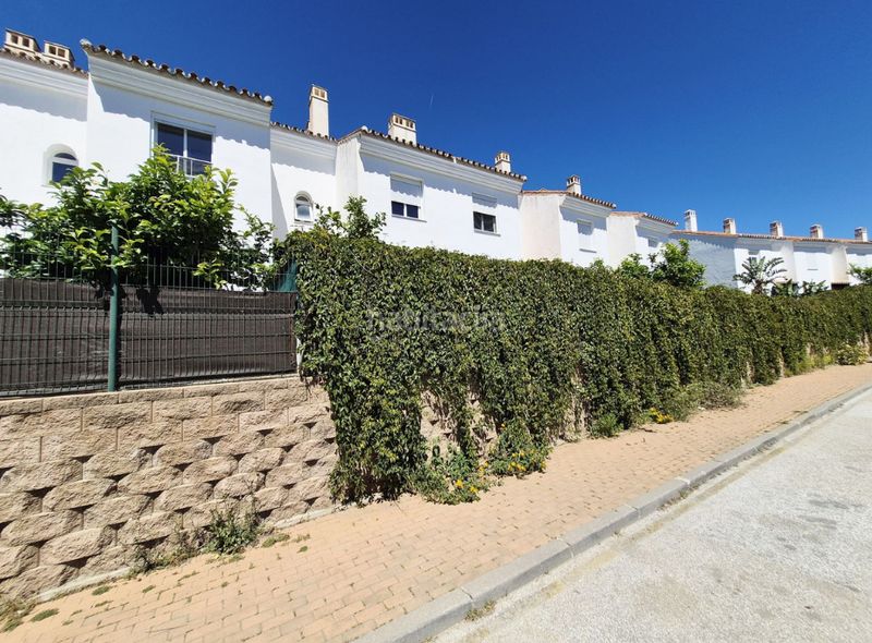 Foto d22a5fe2-e325-4ba5-b0f9-4cd73ef5dc74. Casa adossada a calle equitación 3 a Hipódromo - Cerrado del Águila Mijas
