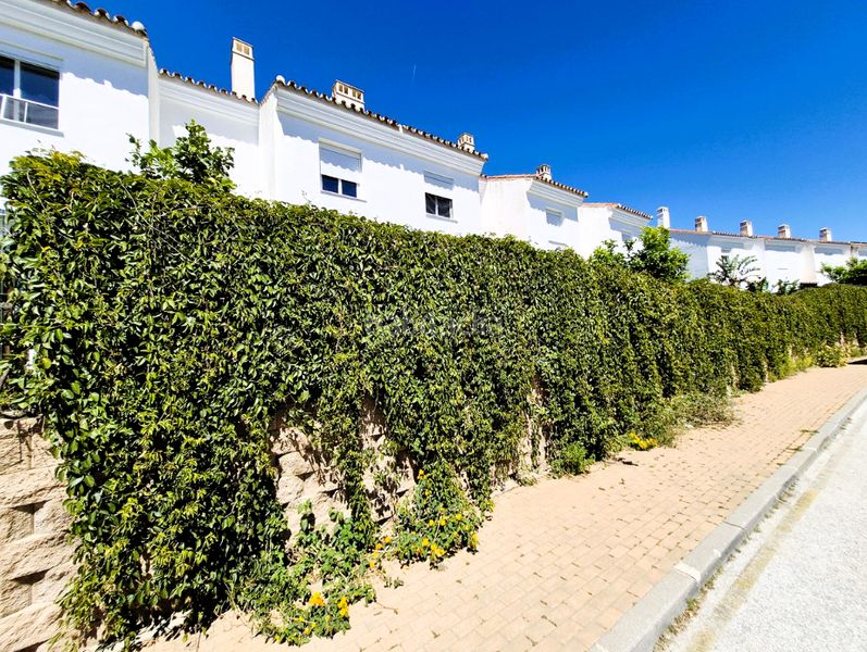 Foto f515c6c6-fc69-41e0-ada0-6dd252824b7c. Casa adossada a calle equitación 3 a Hipódromo - Cerrado del Águila Mijas