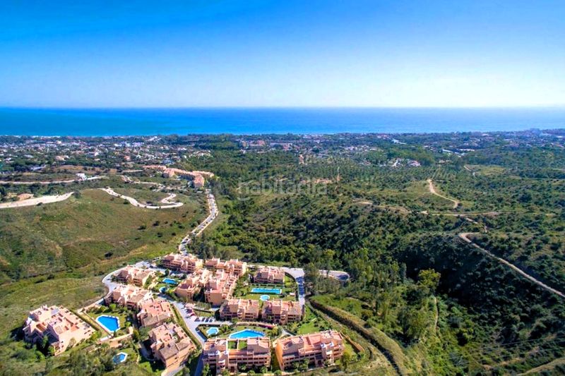 Foto ac6ca100-551c-4a1a-9fc4-2ee83fd802a0. Apartament a calle hiedra 1 a Elviria Marbella