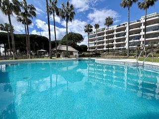 Apartamento en Calle alhamar 1. Apartamento en primera línea de playa en calahonda