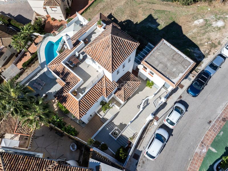 Foto 2f7ca555-df70-4c03-ade0-b3c603fcb8e1. Chalet en avenida del golf 1 en Riviera del Sol Mijas