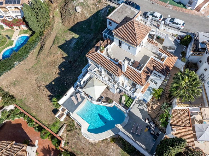 Foto e9ea1ad1-a97a-4b36-957a-0a5d2b94655c. Chalet en avenida del golf 1 en Riviera del Sol Mijas