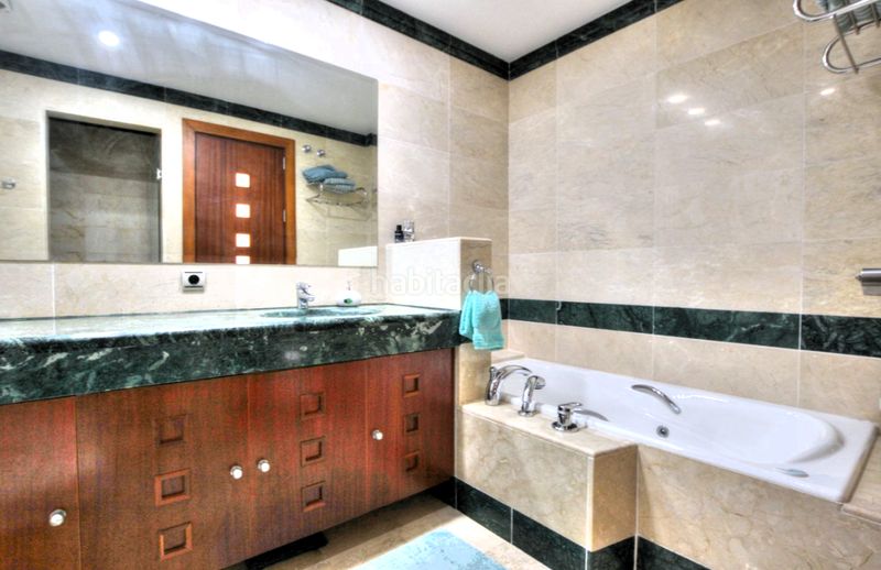 Foto 463d9472-67da-4701-9244-0e053ae12f82. Casa adossada a calle barrientos de cala golf 6 a Mijas