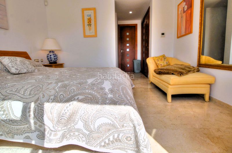 Foto 76aec2b1-bbeb-4cb8-98f2-8c71a01901b7. Casa adossada a calle barrientos de cala golf 6 a Mijas