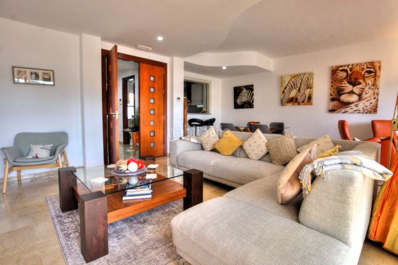 Foto aa5f9a1f-4e24-4b39-88c0-21c78db22b77. Casa adossada a calle barrientos de cala golf 6 a Mijas