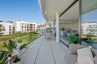 Apartament a Avenida 8 de marzo 2. Moderno apartamento con terrazas, vistas al mar y dos plazas de