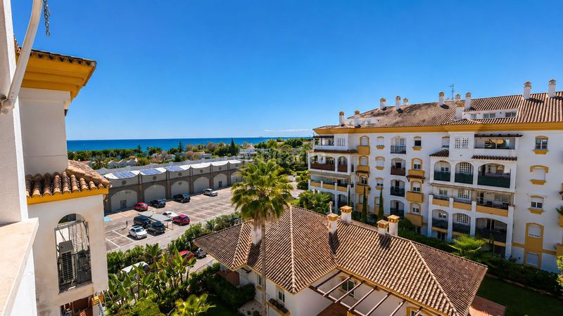 Foto 9a9e8783-f03e-4ca5-902f-f5a428bee8ee. Penthouse in avenida bulevar príncipe alfonso de hohenlohe 4 in Marbella