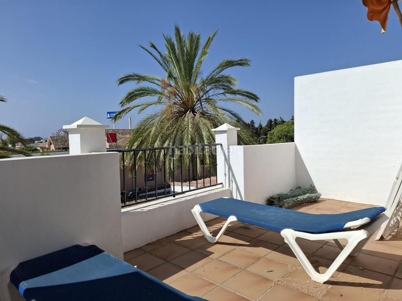 Foto e87f0680-f752-401b-a119-405f2cc9bea0. Dúplex amb calefacció aparcament piscina a San Pedro de Alcántara Pueblo Marbella