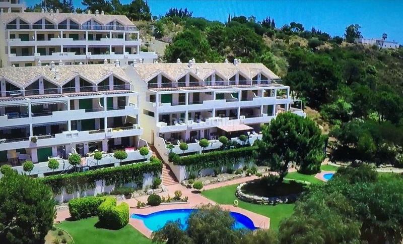 Foto 2d772858-0544-4bef-9019-502780e2998b. Apartament amb aparcament piscina a La Concha - Resina Golf Estepona