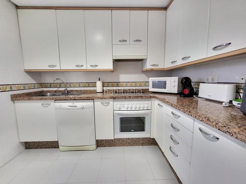 Foto 257acc58-3f97-49bb-bea6-86903cb438ec. Alquiler apartamento exclusivo apartamento reformado en sun beach, en Estepona