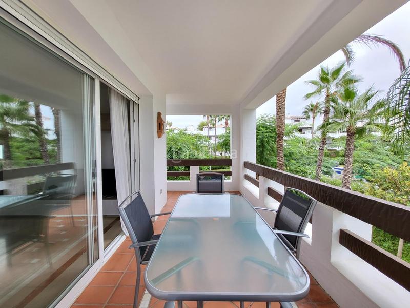 Foto 954c5f59-a8ba-474c-a95a-b1d8f5852f6d. Alquiler apartamento exclusivo apartamento reformado en sun beach, en Estepona