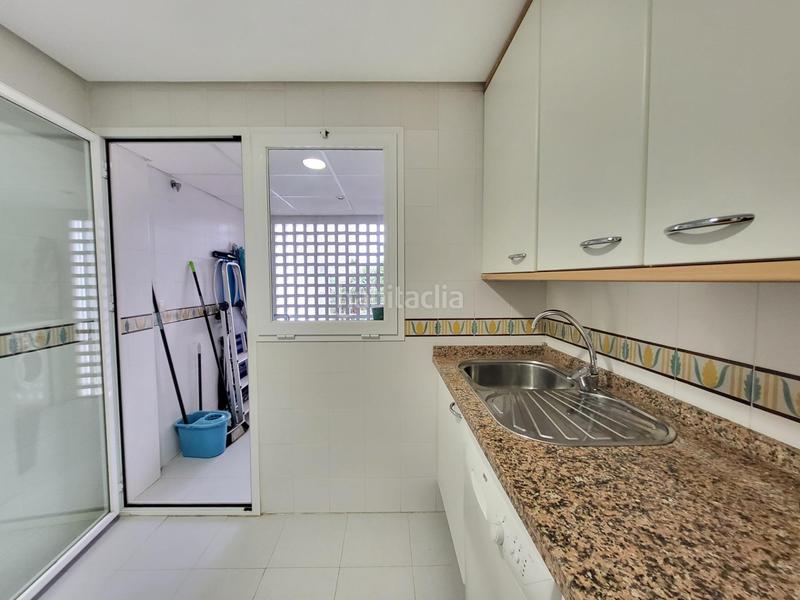 Foto dae8d3a4-8d8d-4b10-ab08-72af6327e48f. Alquiler apartamento exclusivo apartamento reformado en sun beach, en Estepona