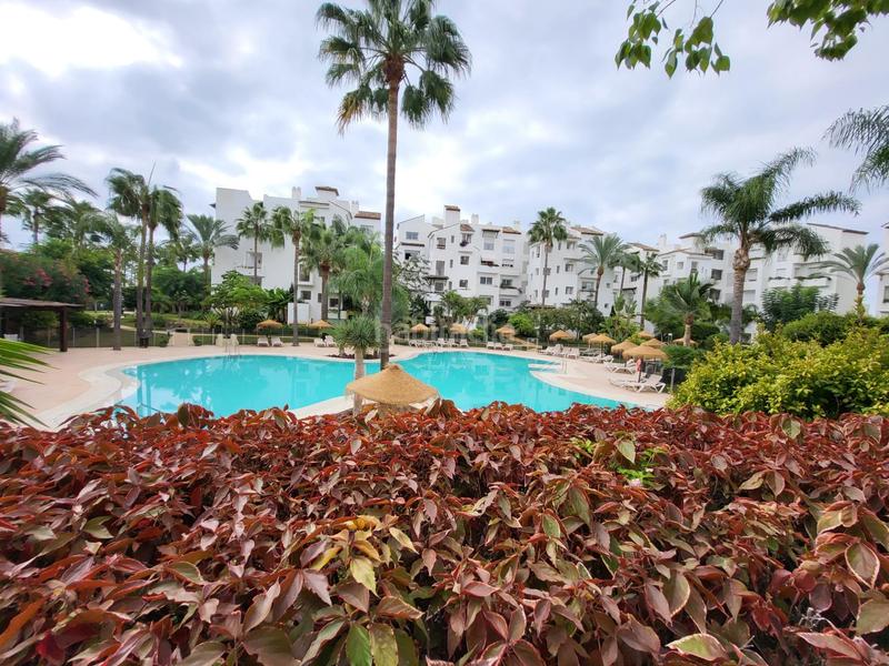 Foto f80aa70b-aa33-4afa-8ed9-ad797834db88. Alquiler apartamento exclusivo apartamento reformado en sun beach, en Estepona