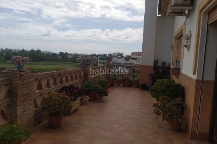 Foto 4b326d2c-9b93-4104-a3a1-3bc50ca40775. Casa amb aparcament piscina a Cancelada Estepona