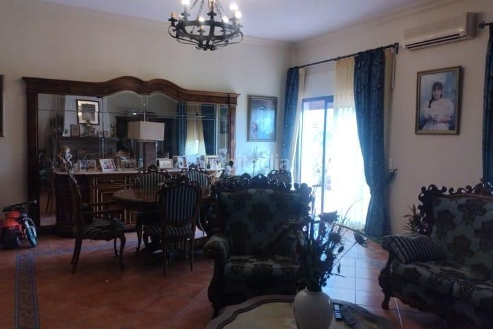 Foto f23901e4-6fad-44e9-b5d8-a05fee5c5d68. Casa amb aparcament piscina a Cancelada Estepona