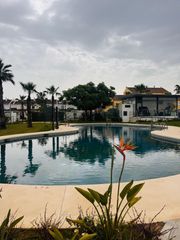 Apartamento en Chullera. Elegante apartamento con terraza, garaje y trastero en hacienda