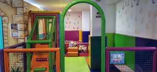Traspàs Local Comercial a San Pedro de Alcántara Pueblo. Se traspasa fantástico parque infantil de bolas en pleno centro