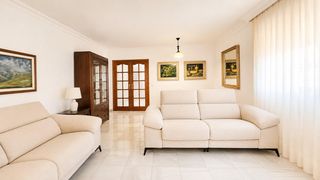 Maison jumelée à San Pedro de Alcántara Pueblo. Casa adosada en san pedro, céntrico, 4 dormitorios, 4 baños, dos