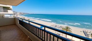 Appartement à Playa de los Boliches. Magnífico apartamento en 1ª línea con garaje, trastero  y piscin