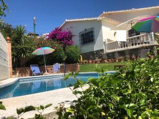 Chalet en Castillo Sohail - Myramar. Magnífico villa chalet en una sola planta con garaje, piscina, j