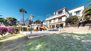 Xalet a Torremuelle. Amplia villa andaluza con vistas al mar con muchas posibilidades