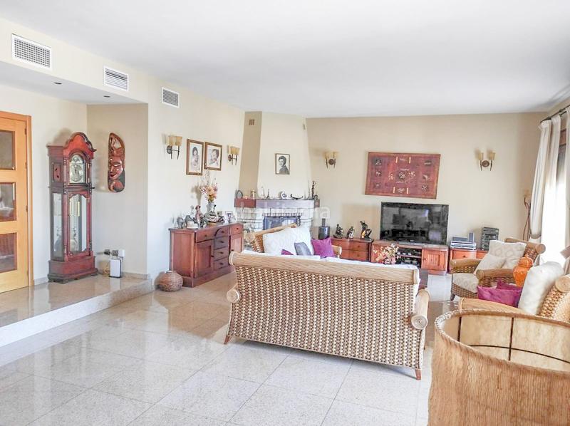 Foto 26526b52-ef68-4c51-bceb-2ed53e60b573. Chalet magnífica y amplia villa en la sierrezuela con garaje y piscina privada en Mijas