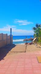 Casa adossada a Las Chapas - Alicate Playa. Magnífica casa adosada costabella a 50 metros de la playa con ga