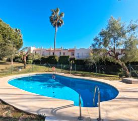 Maison jumelée à Campo de Mijas. Magnífica casa adosada en el coto con garaje, jardín, trastero,
