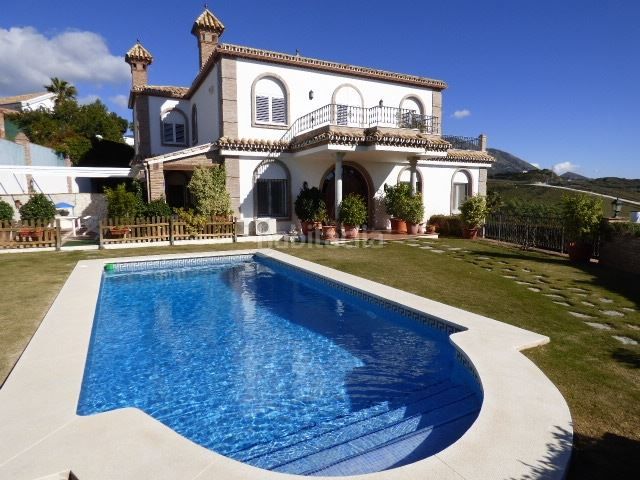 Foto e715410d-391a-416e-8223-be34e67c7d76. Xalet amb calefacció aparcament piscina a Mijas pueblo Mijas